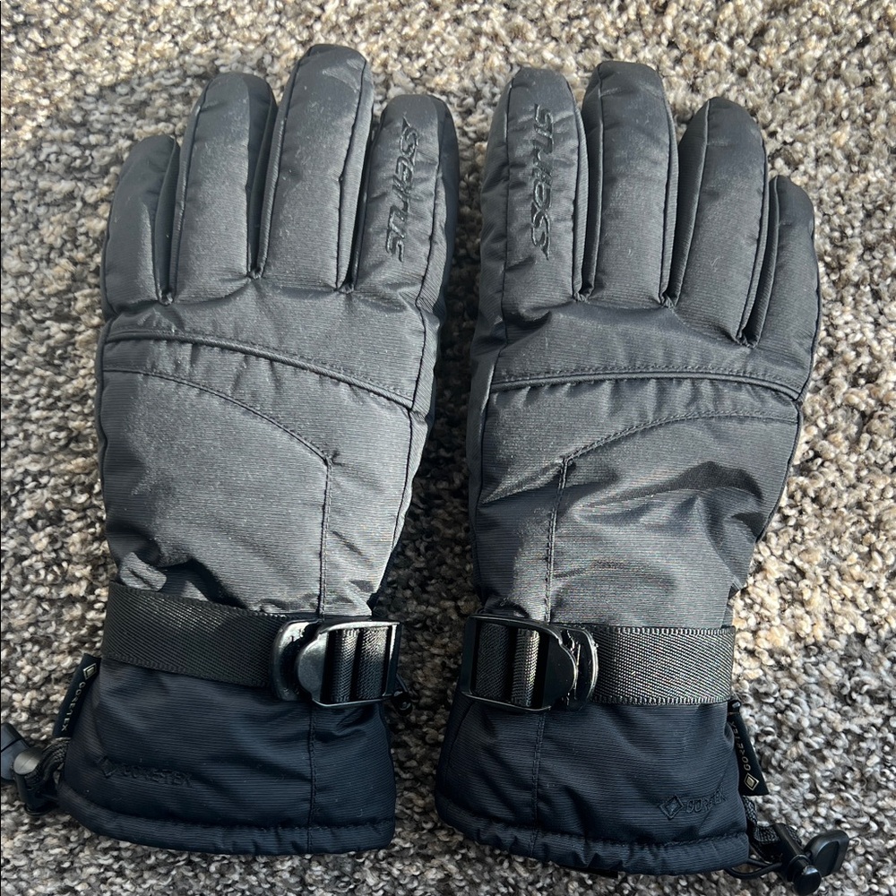 GORE-TEX Black Insulated Winter Gloves with Adjustable Cuff